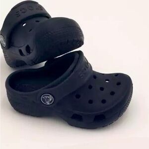 Black crocs